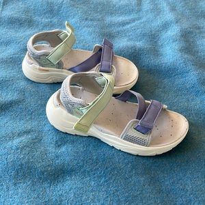 Teva Zymic Size 6 New